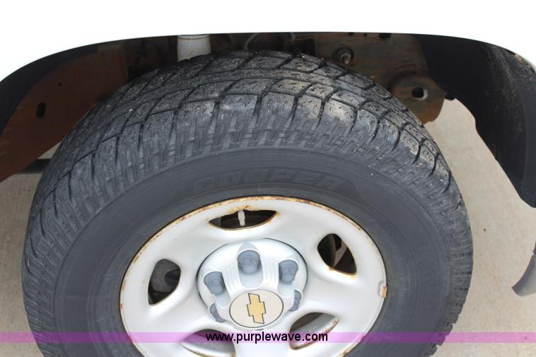 image for item J5776 2004 Chevrolet Silverado 1500 Ext. Cab pickup truck