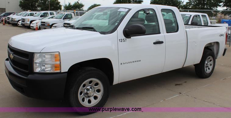 image for item J5777 2007 Chevrolet Silverado 1500 Ext. Cab pickup truck