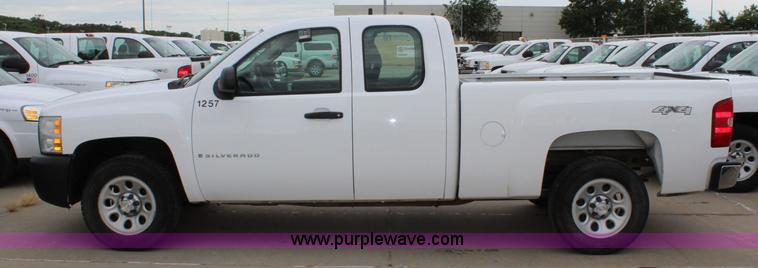 image for item J5777 2007 Chevrolet Silverado 1500 Ext. Cab pickup truck
