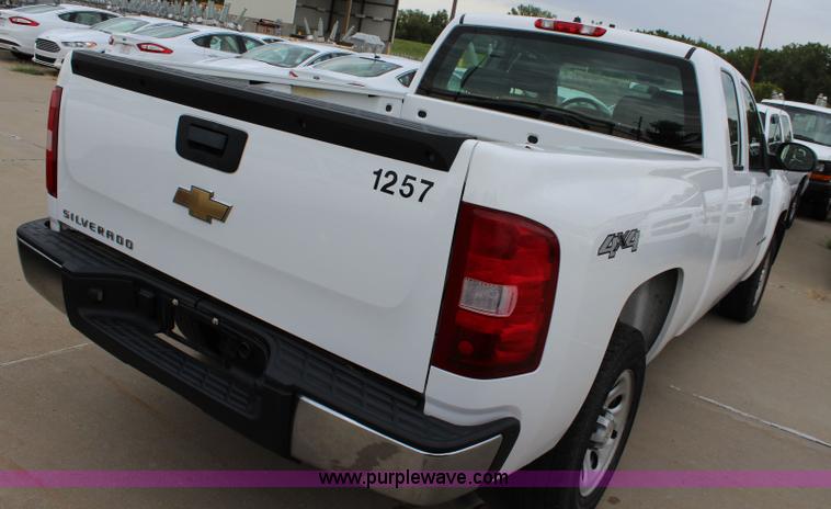 image for item J5777 2007 Chevrolet Silverado 1500 Ext. Cab pickup truck