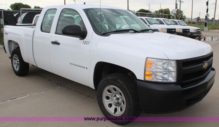 image for item J5777 2007 Chevrolet Silverado 1500 Ext. Cab pickup truck