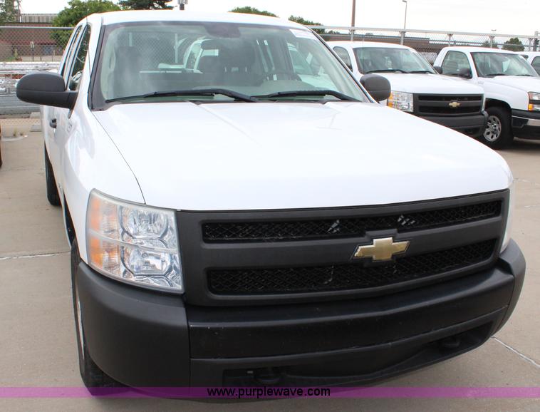 image for item J5777 2007 Chevrolet Silverado 1500 Ext. Cab pickup truck