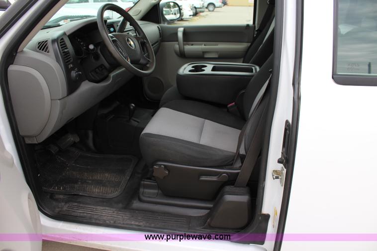 image for item J5777 2007 Chevrolet Silverado 1500 Ext. Cab pickup truck