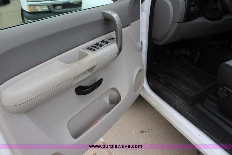 image for item J5777 2007 Chevrolet Silverado 1500 Ext. Cab pickup truck