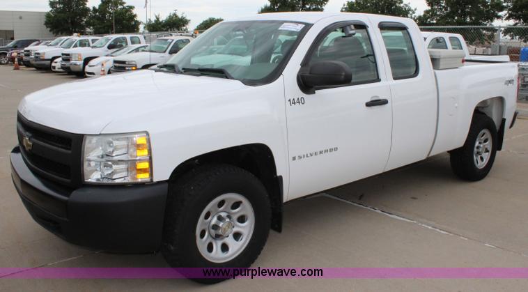 image for item J5778 2008 Chevrolet Silverado 1500 Ext. Cab pickup truck