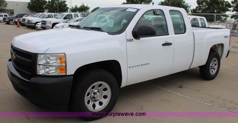 image for item J5779 2008 Chevrolet Silverado 1500 Ext. Cab pickup truck