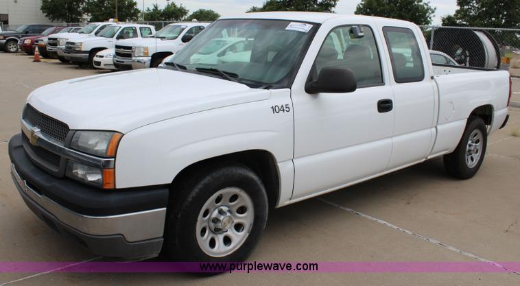 image for item J5781 2005 Chevrolet Silverado 1500 Ext. Cab pickup truck