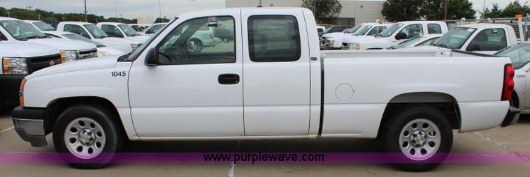 image for item J5781 2005 Chevrolet Silverado 1500 Ext. Cab pickup truck