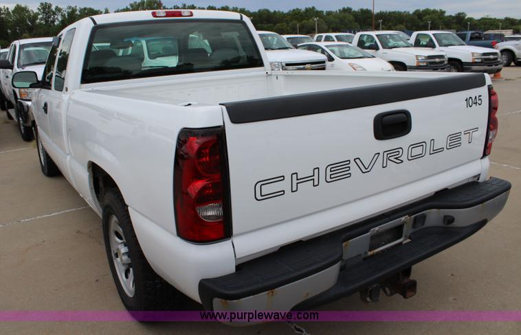 image for item J5781 2005 Chevrolet Silverado 1500 Ext. Cab pickup truck