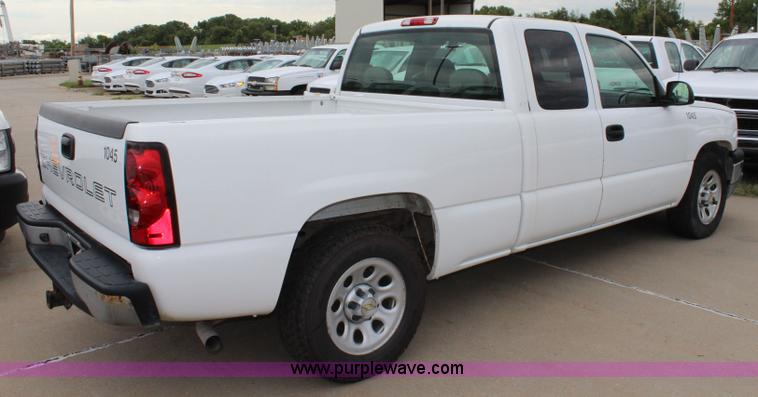 image for item J5781 2005 Chevrolet Silverado 1500 Ext. Cab pickup truck