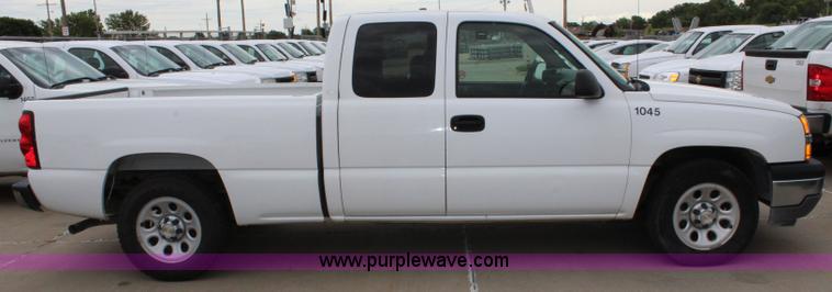 image for item J5781 2005 Chevrolet Silverado 1500 Ext. Cab pickup truck