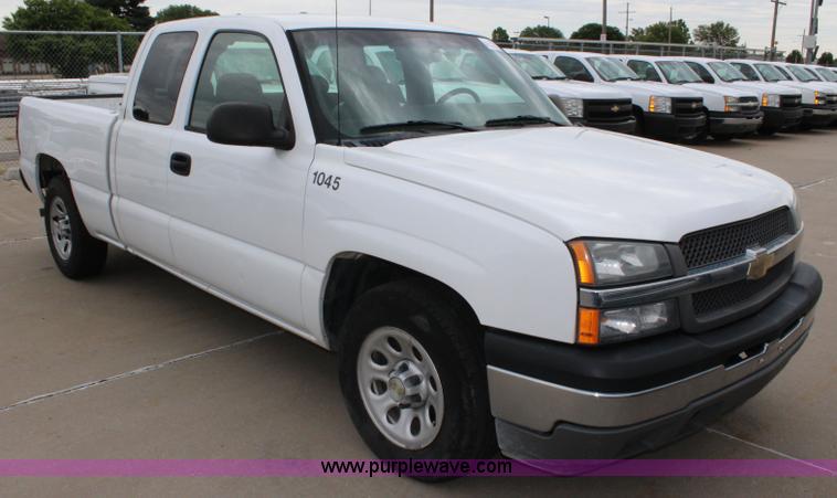 image for item J5781 2005 Chevrolet Silverado 1500 Ext. Cab pickup truck