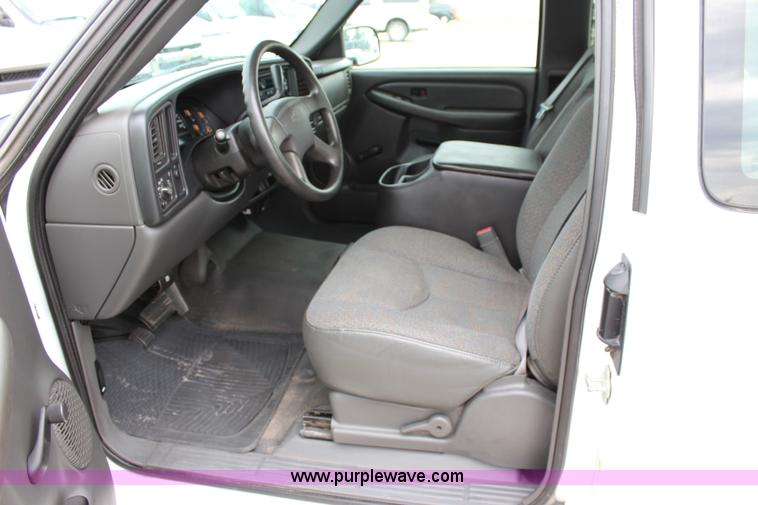 image for item J5781 2005 Chevrolet Silverado 1500 Ext. Cab pickup truck