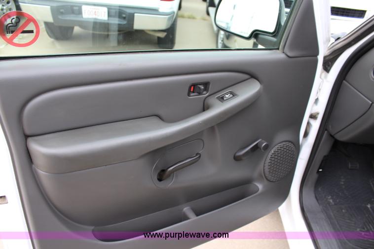 image for item J5781 2005 Chevrolet Silverado 1500 Ext. Cab pickup truck