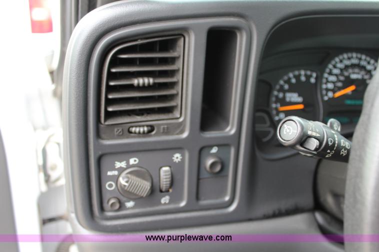 image for item J5781 2005 Chevrolet Silverado 1500 Ext. Cab pickup truck