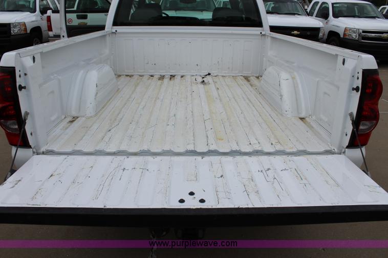 image for item J5781 2005 Chevrolet Silverado 1500 Ext. Cab pickup truck