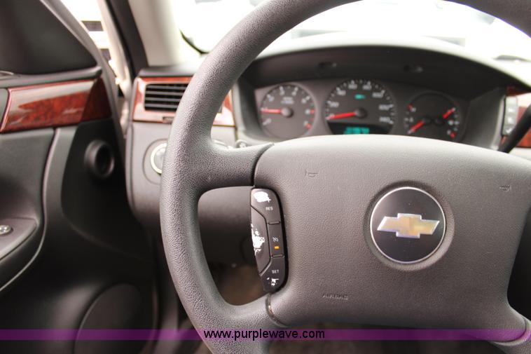 image for item J5782 2008 Chevrolet Impala LS