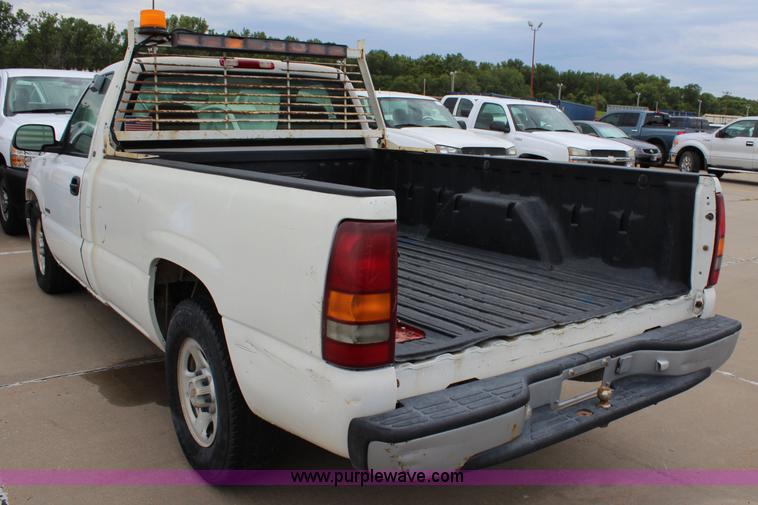 image for item J5783 2000 Chevrolet Silverado 1500 pickup truck