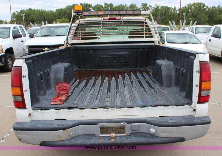 image for item J5783 2000 Chevrolet Silverado 1500 pickup truck