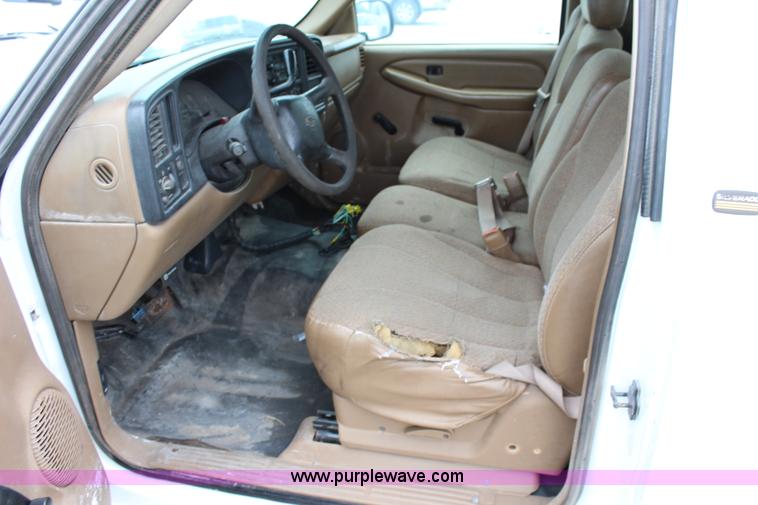 image for item J5783 2000 Chevrolet Silverado 1500 pickup truck