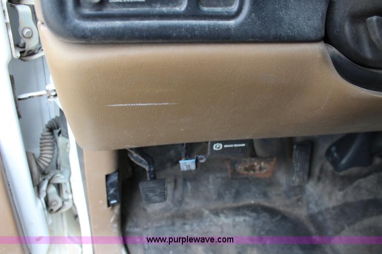 image for item J5783 2000 Chevrolet Silverado 1500 pickup truck