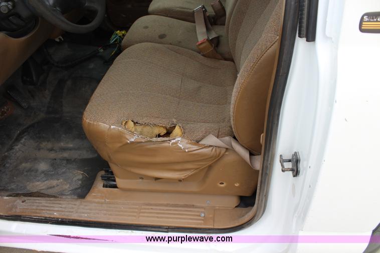 image for item J5783 2000 Chevrolet Silverado 1500 pickup truck