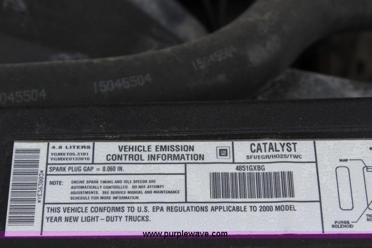 image for item J5783 2000 Chevrolet Silverado 1500 pickup truck