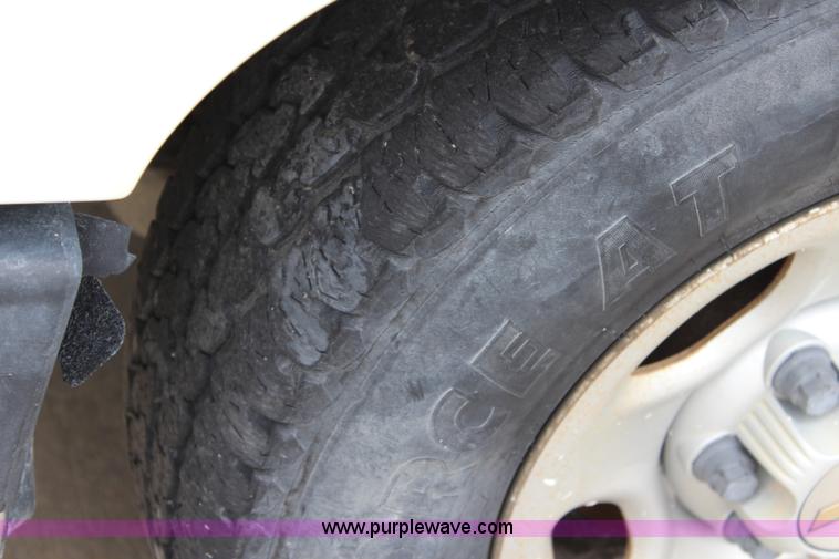 image for item J5783 2000 Chevrolet Silverado 1500 pickup truck