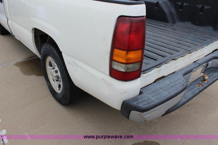 image for item J5783 2000 Chevrolet Silverado 1500 pickup truck