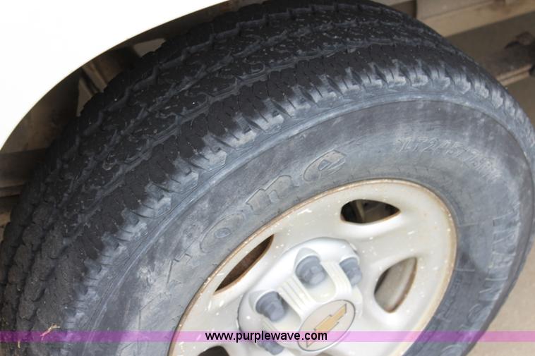 image for item J5783 2000 Chevrolet Silverado 1500 pickup truck