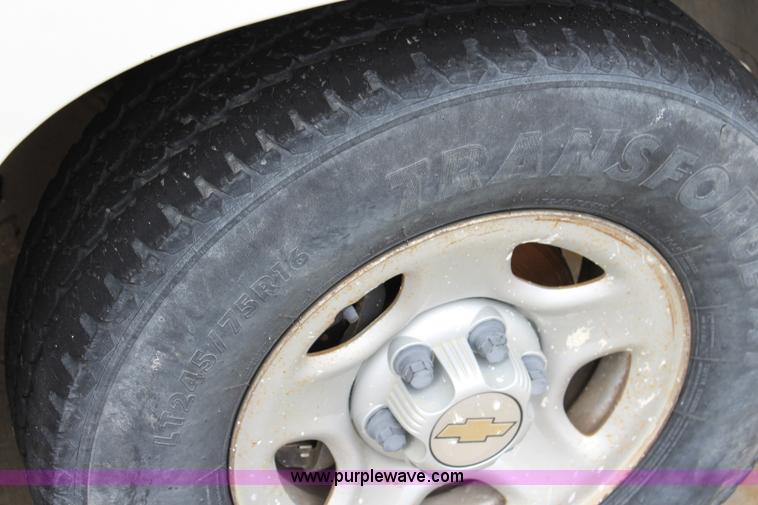 image for item J5783 2000 Chevrolet Silverado 1500 pickup truck