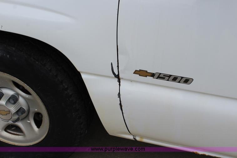 image for item J5783 2000 Chevrolet Silverado 1500 pickup truck