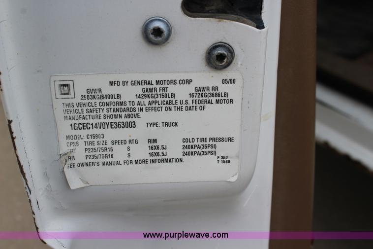 image for item J5783 2000 Chevrolet Silverado 1500 pickup truck