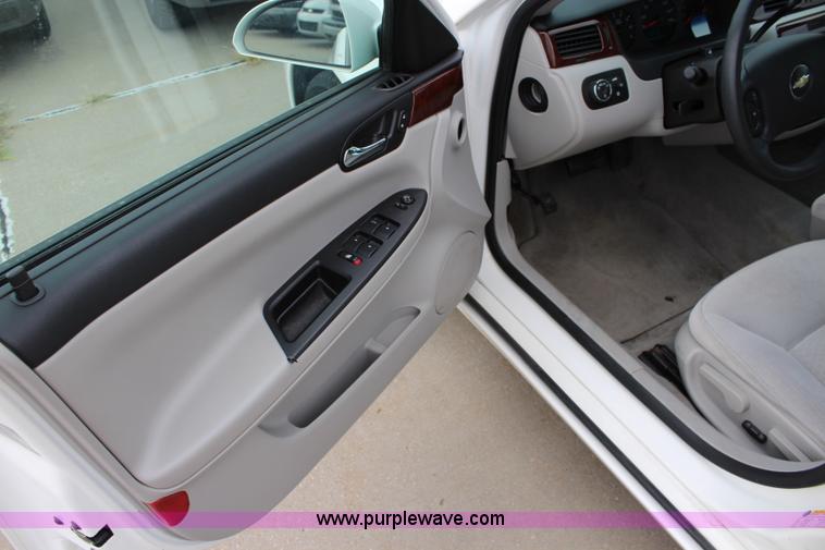image for item J5786 2008 Chevrolet Impala LS
