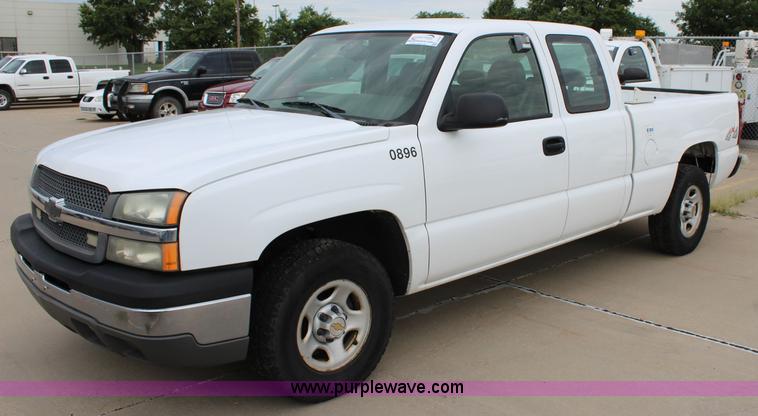 image for item J5787 2004 Chevrolet Silverado 1500 Ext. Cab pickup truck