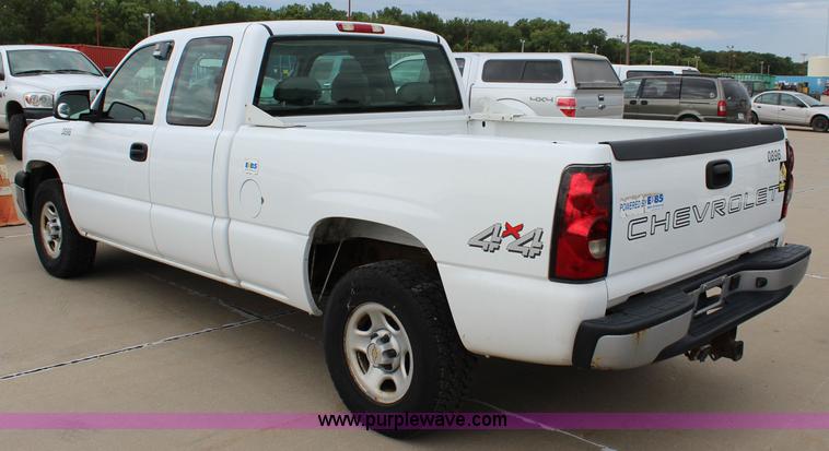 image for item J5787 2004 Chevrolet Silverado 1500 Ext. Cab pickup truck