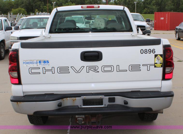 image for item J5787 2004 Chevrolet Silverado 1500 Ext. Cab pickup truck