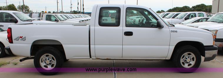 image for item J5787 2004 Chevrolet Silverado 1500 Ext. Cab pickup truck