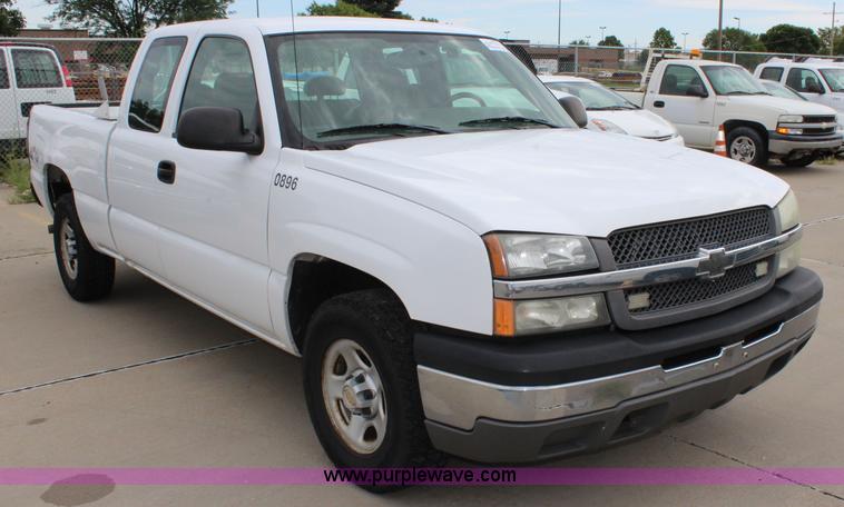 image for item J5787 2004 Chevrolet Silverado 1500 Ext. Cab pickup truck