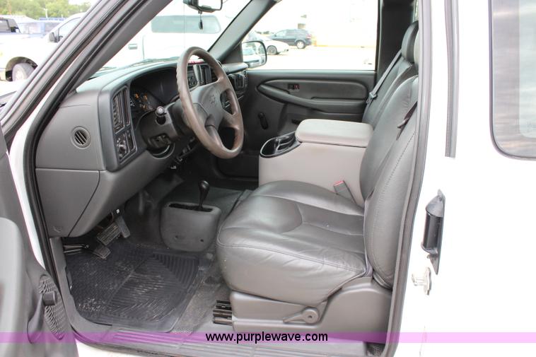 image for item J5787 2004 Chevrolet Silverado 1500 Ext. Cab pickup truck