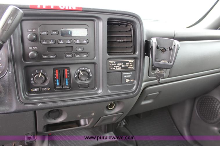 image for item J5787 2004 Chevrolet Silverado 1500 Ext. Cab pickup truck