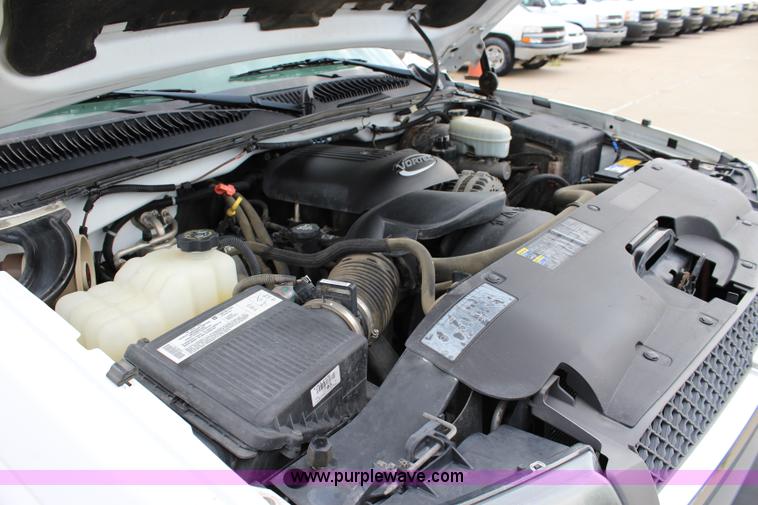 image for item J5787 2004 Chevrolet Silverado 1500 Ext. Cab pickup truck