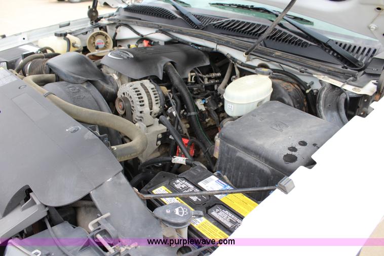 image for item J5787 2004 Chevrolet Silverado 1500 Ext. Cab pickup truck