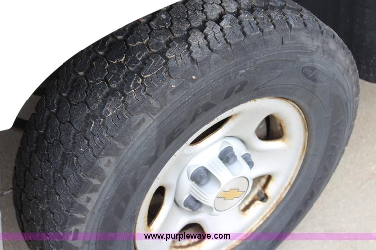 image for item J5787 2004 Chevrolet Silverado 1500 Ext. Cab pickup truck