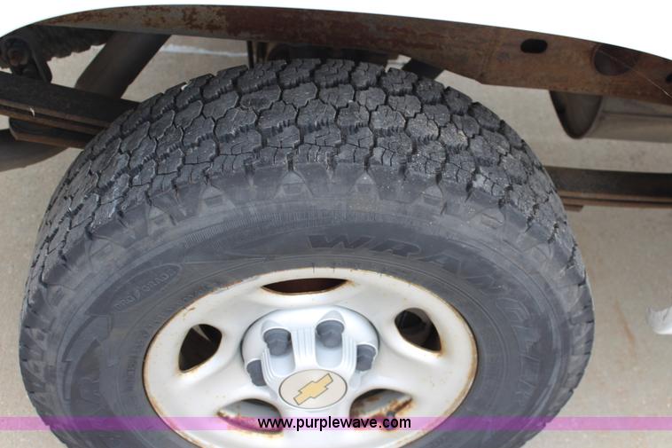 image for item J5787 2004 Chevrolet Silverado 1500 Ext. Cab pickup truck