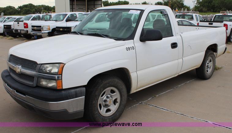 image for item J5789 2004 Chevrolet Silverado 1500 pickup truck