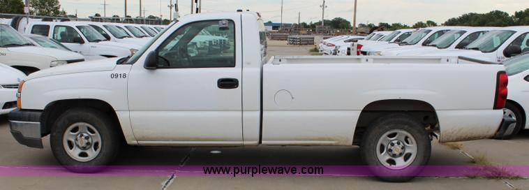 image for item J5789 2004 Chevrolet Silverado 1500 pickup truck