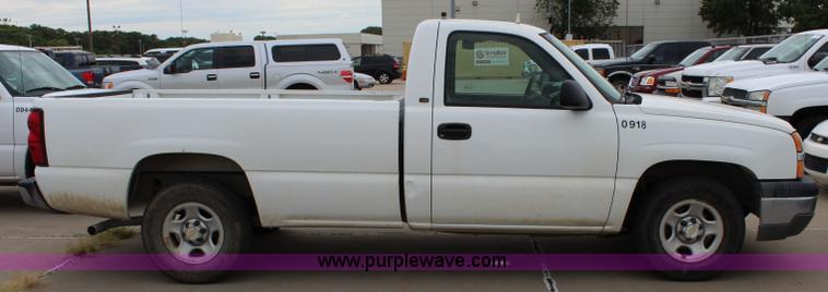 image for item J5789 2004 Chevrolet Silverado 1500 pickup truck