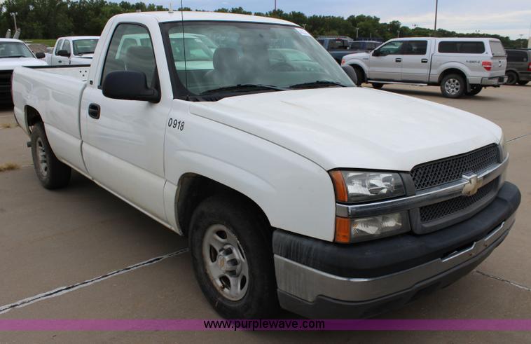 image for item J5789 2004 Chevrolet Silverado 1500 pickup truck