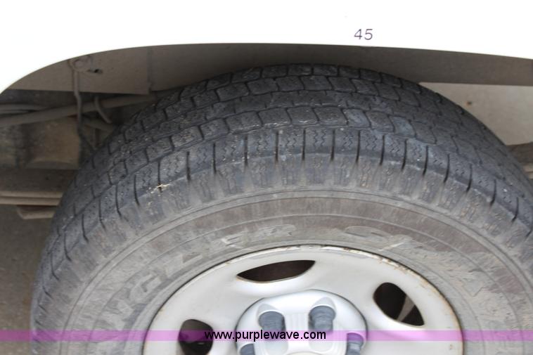 image for item J5789 2004 Chevrolet Silverado 1500 pickup truck